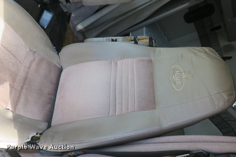 image for item DB10071 2007 Mack Vision CXN semi truck