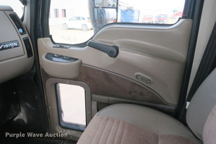 image for item DB10071 2007 Mack Vision CXN semi truck