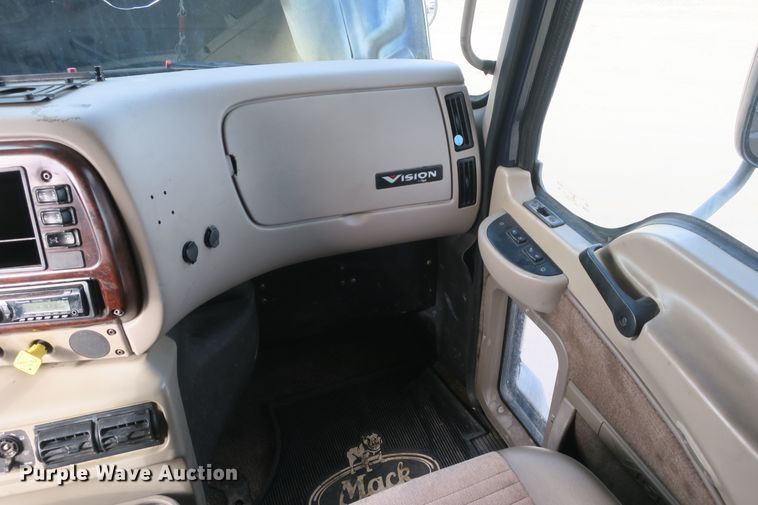 image for item DB10071 2007 Mack Vision CXN semi truck