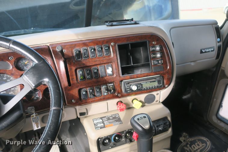 image for item DB10071 2007 Mack Vision CXN semi truck