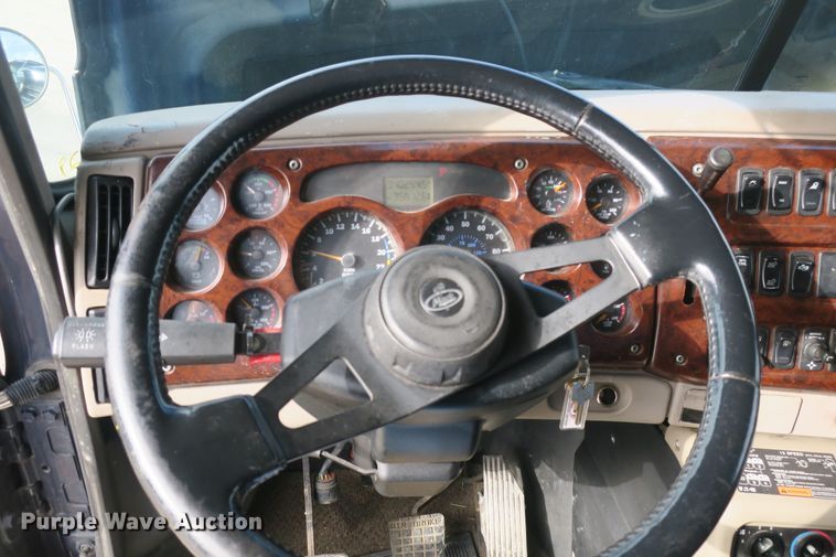 image for item DB10071 2007 Mack Vision CXN semi truck