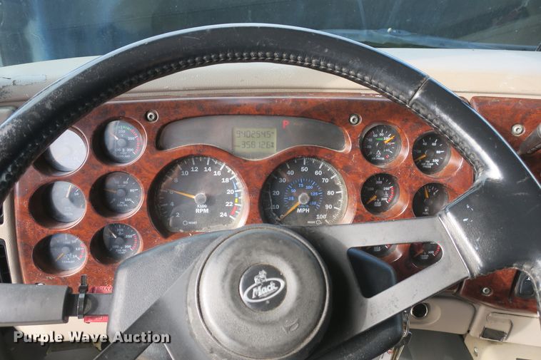 image for item DB10071 2007 Mack Vision CXN semi truck