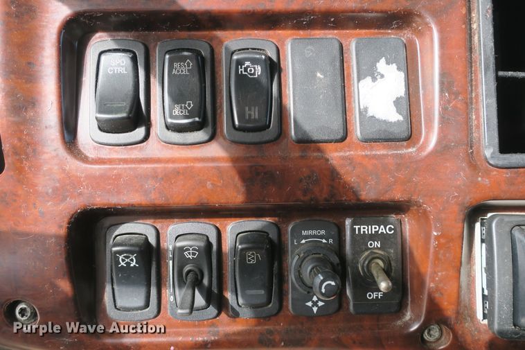 image for item DB10071 2007 Mack Vision CXN semi truck