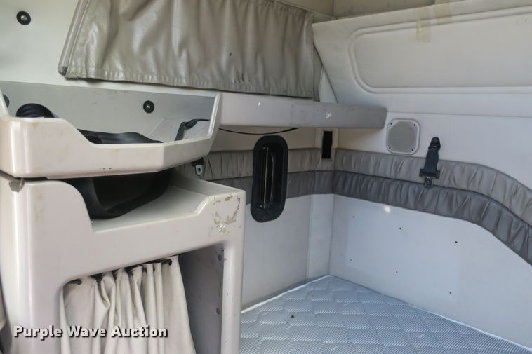 image for item DB10071 2007 Mack Vision CXN semi truck