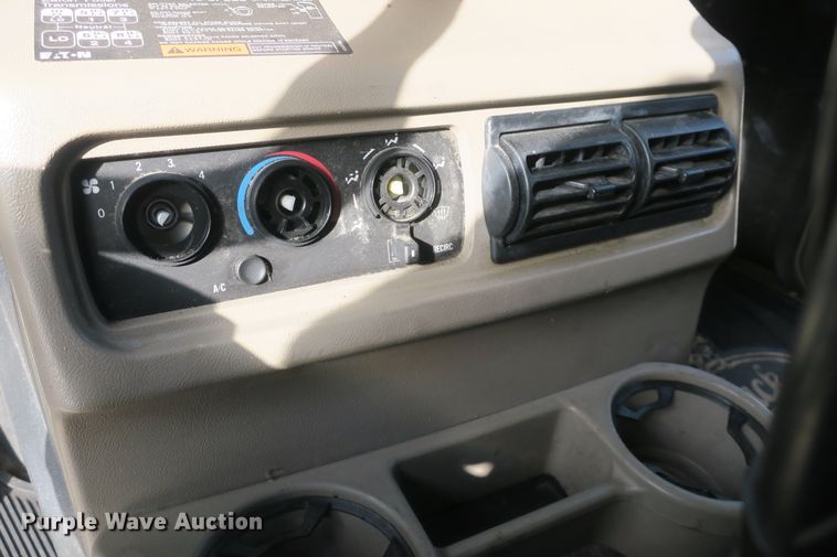 image for item DB10071 2007 Mack Vision CXN semi truck