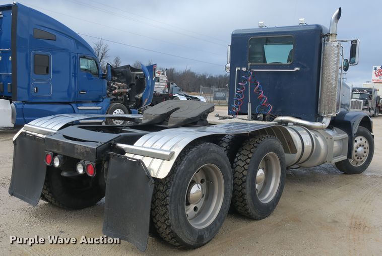 image for item DB10073 1988 Peterbilt 375 semi truck