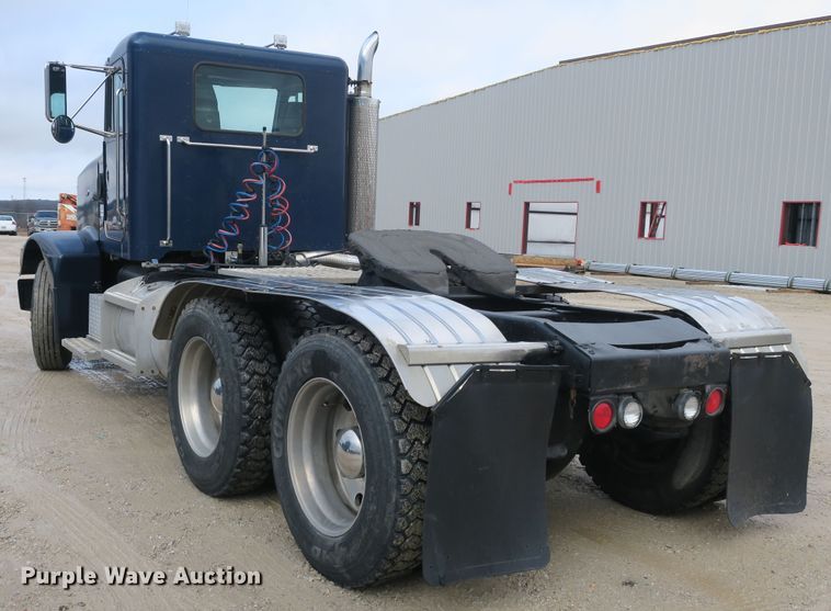 image for item DB10073 1988 Peterbilt 375 semi truck