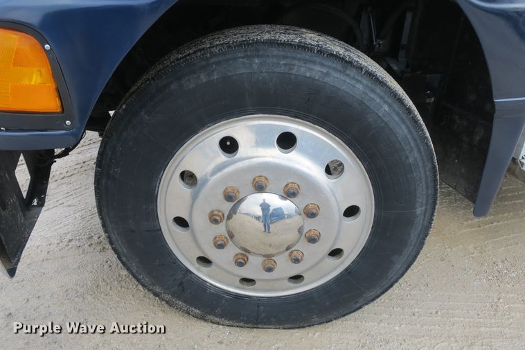 image for item DB10073 1988 Peterbilt 375 semi truck