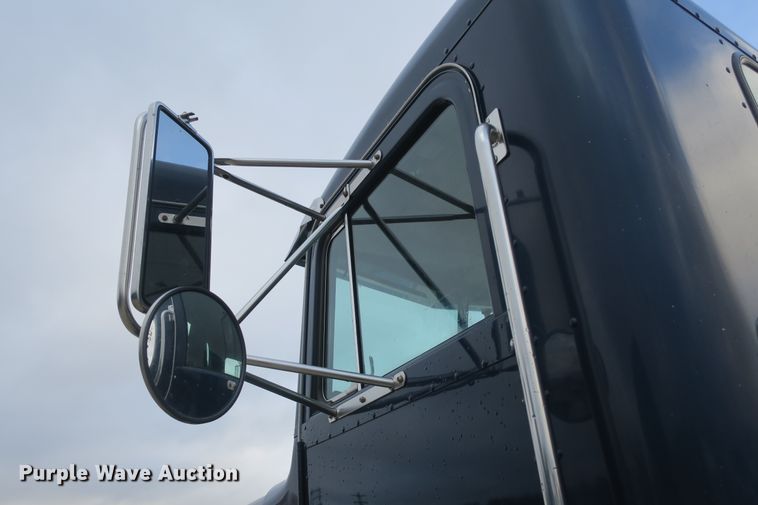 image for item DB10073 1988 Peterbilt 375 semi truck