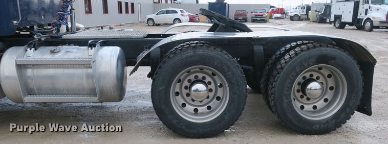 image for item DB10073 1988 Peterbilt 375 semi truck