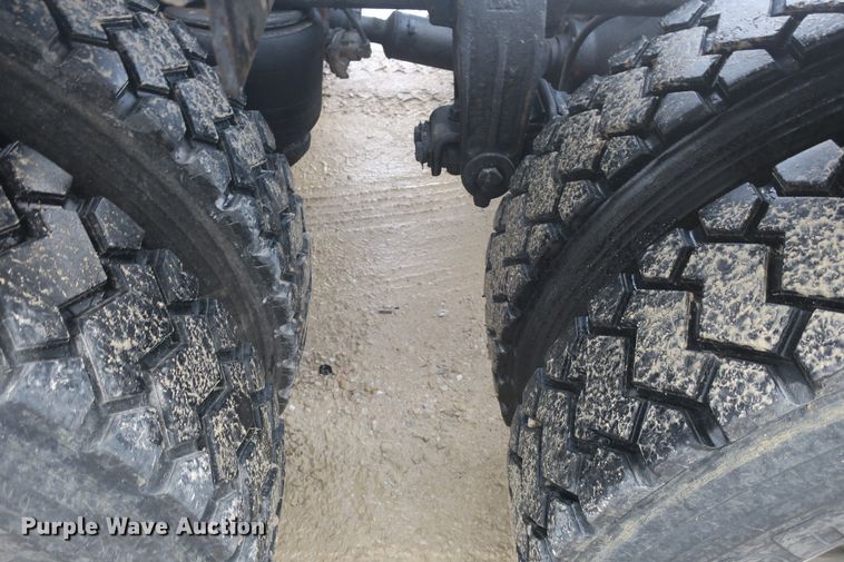 image for item DB10073 1988 Peterbilt 375 semi truck