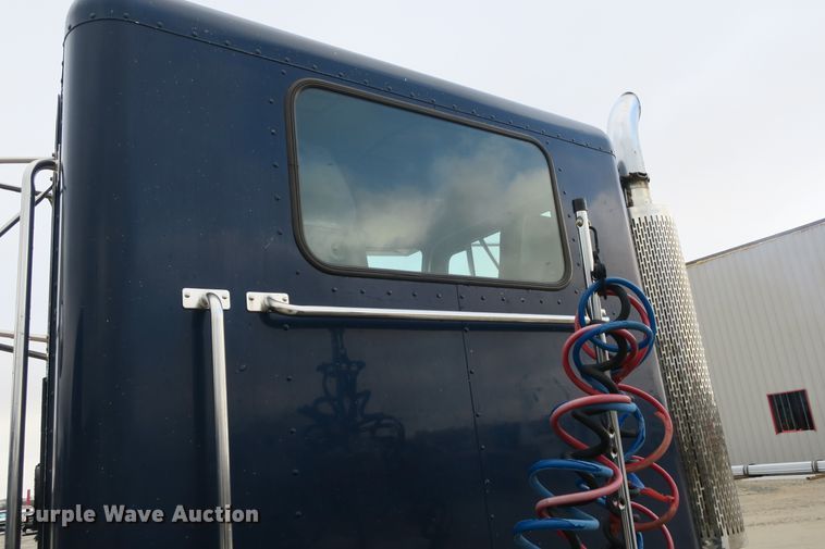 image for item DB10073 1988 Peterbilt 375 semi truck