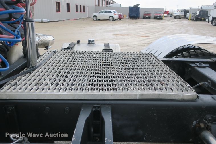 image for item DB10073 1988 Peterbilt 375 semi truck