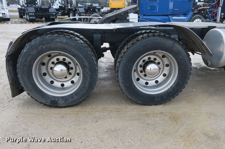 image for item DB10073 1988 Peterbilt 375 semi truck