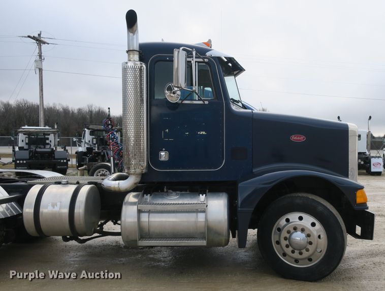 image for item DB10073 1988 Peterbilt 375 semi truck
