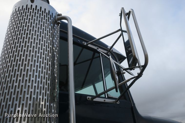 image for item DB10073 1988 Peterbilt 375 semi truck