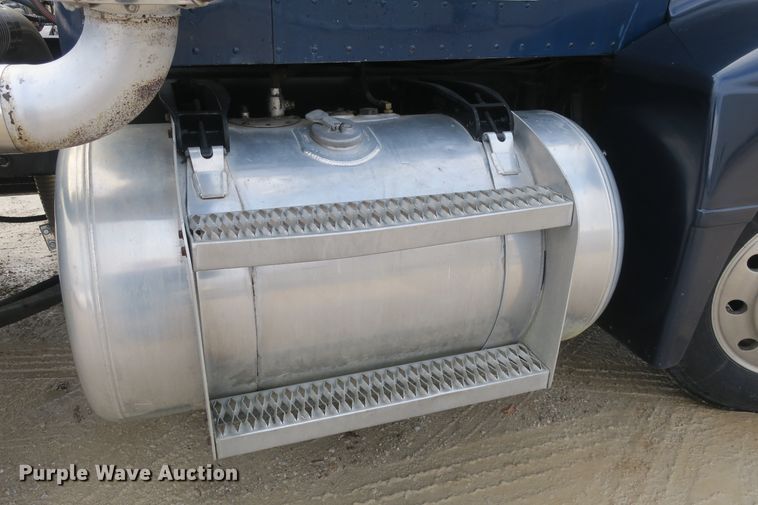 image for item DB10073 1988 Peterbilt 375 semi truck