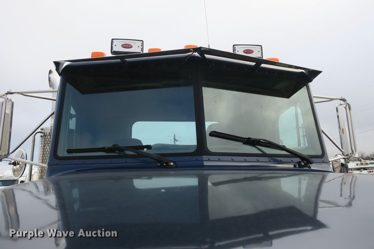 image for item DB10073 1988 Peterbilt 375 semi truck