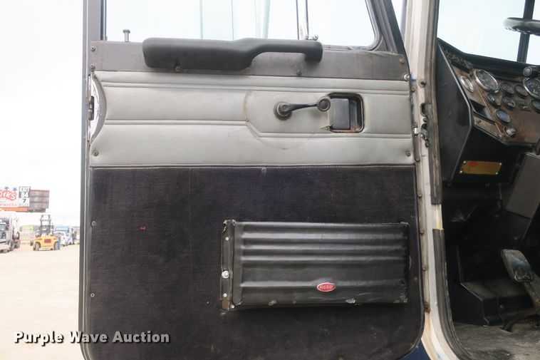 image for item DB10073 1988 Peterbilt 375 semi truck
