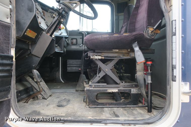 image for item DB10073 1988 Peterbilt 375 semi truck