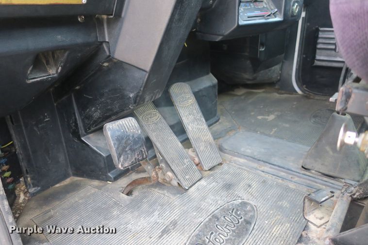 image for item DB10073 1988 Peterbilt 375 semi truck