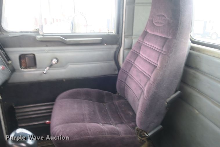 image for item DB10073 1988 Peterbilt 375 semi truck