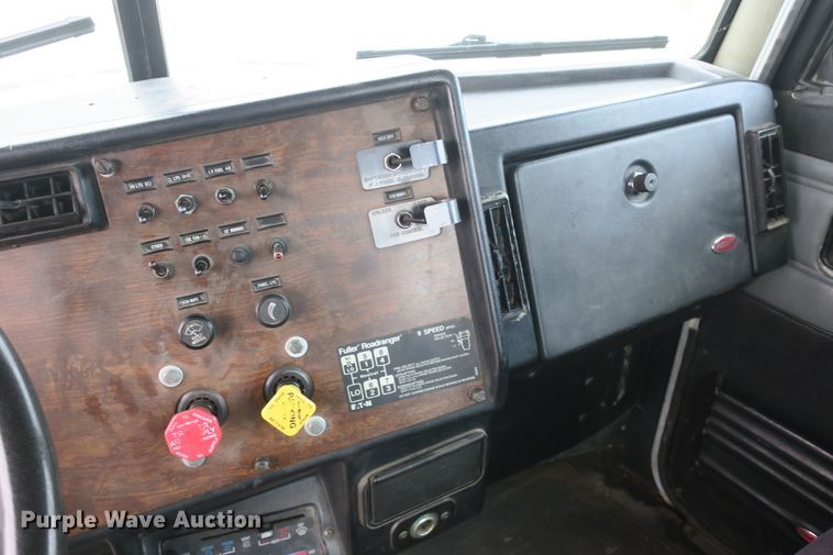 image for item DB10073 1988 Peterbilt 375 semi truck