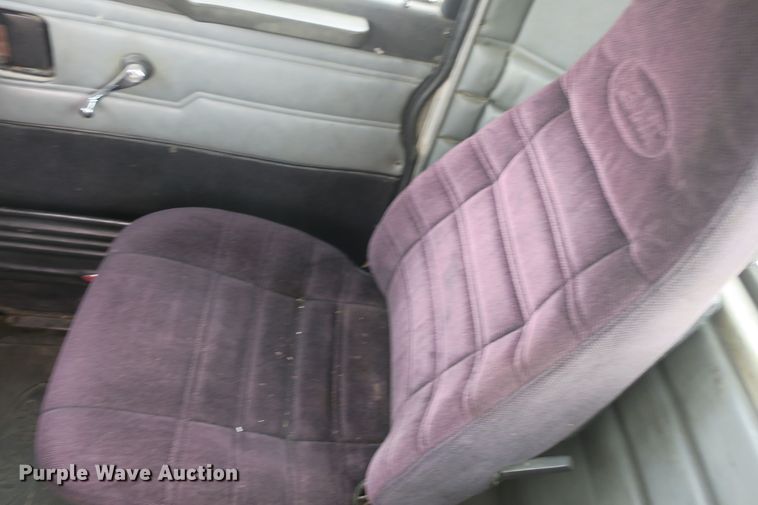 image for item DB10073 1988 Peterbilt 375 semi truck