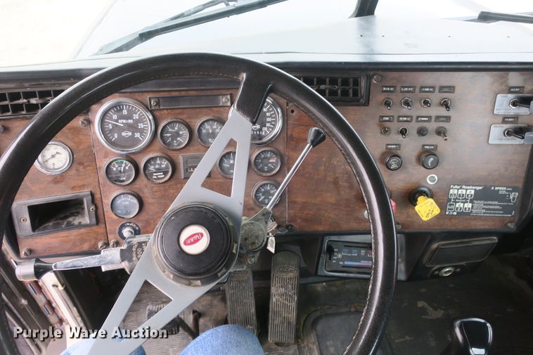 image for item DB10073 1988 Peterbilt 375 semi truck