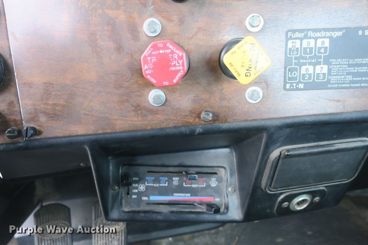 image for item DB10073 1988 Peterbilt 375 semi truck