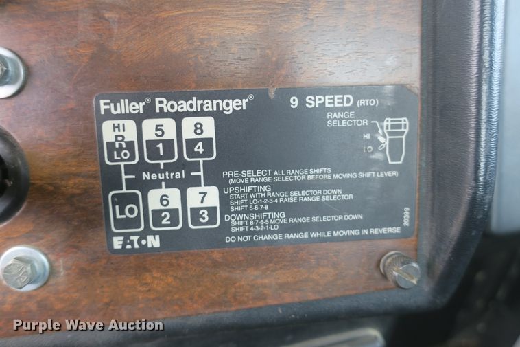 image for item DB10073 1988 Peterbilt 375 semi truck