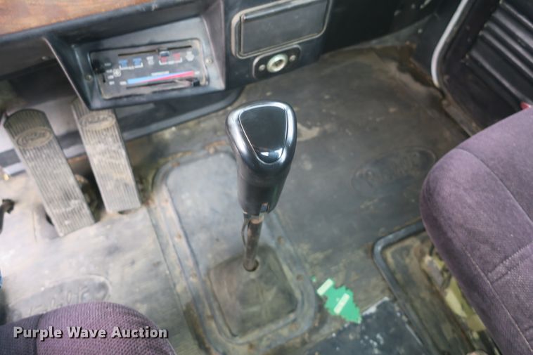 image for item DB10073 1988 Peterbilt 375 semi truck