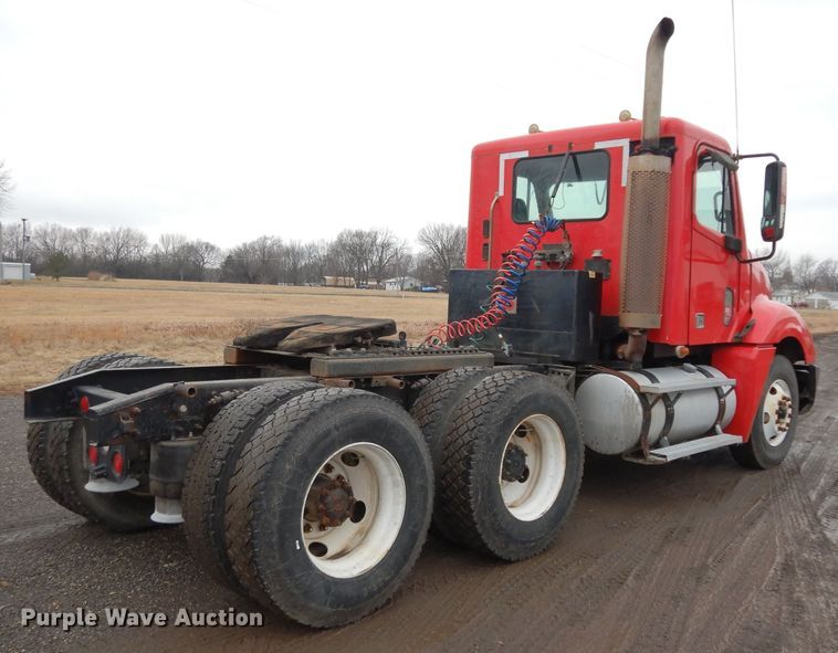 image for item DE4315 2006 Freightliner Columbia semi truck