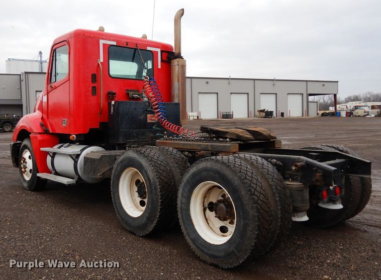 image for item DE4315 2006 Freightliner Columbia semi truck