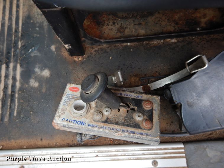 image for item DE4315 2006 Freightliner Columbia semi truck