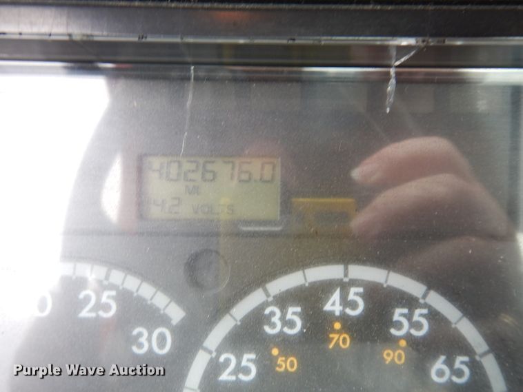 image for item DE4315 2006 Freightliner Columbia semi truck