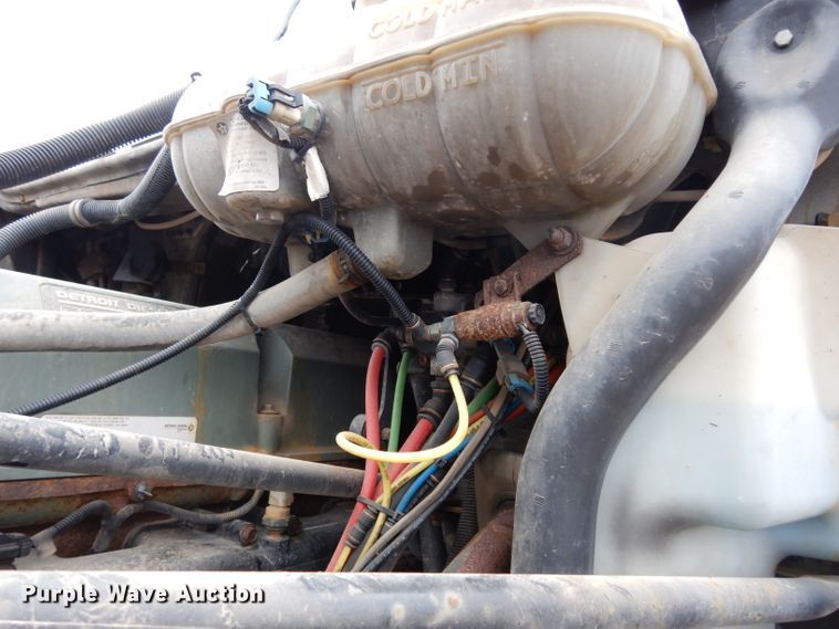 image for item DE4315 2006 Freightliner Columbia semi truck