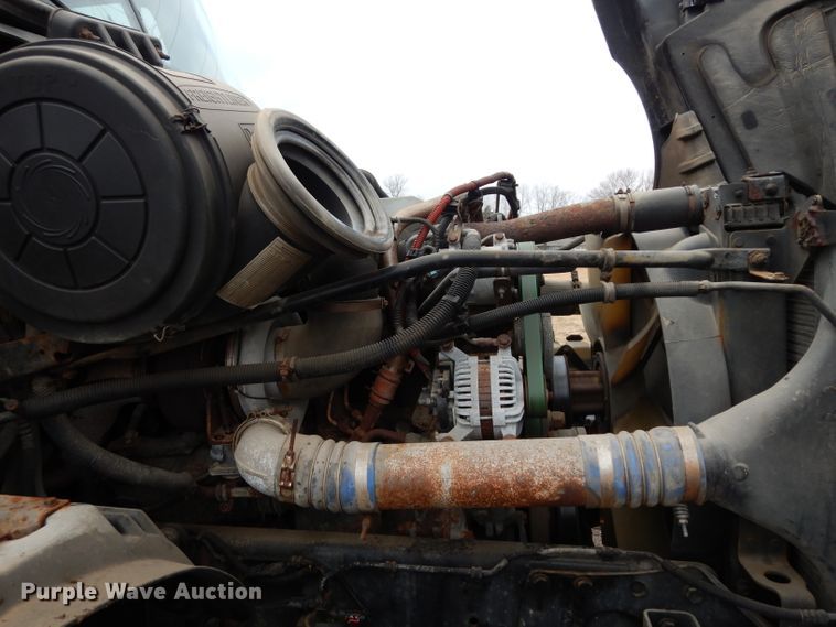 image for item DE4315 2006 Freightliner Columbia semi truck