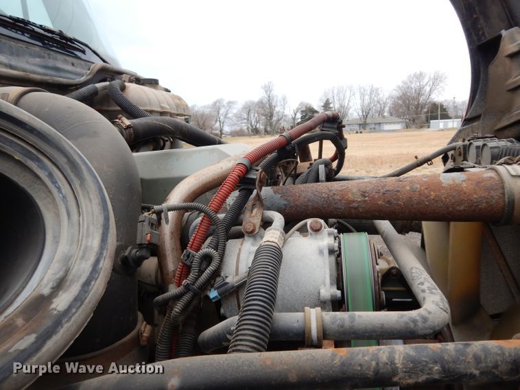 image for item DE4315 2006 Freightliner Columbia semi truck