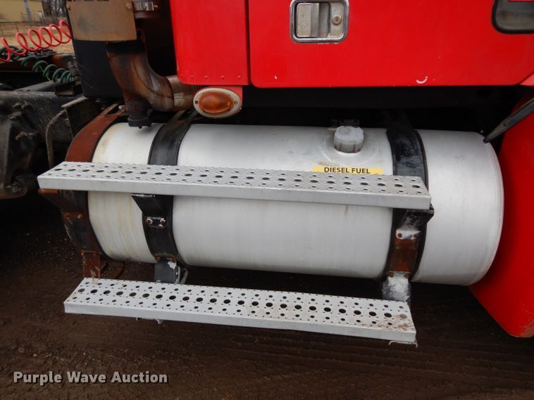 image for item DE4315 2006 Freightliner Columbia semi truck