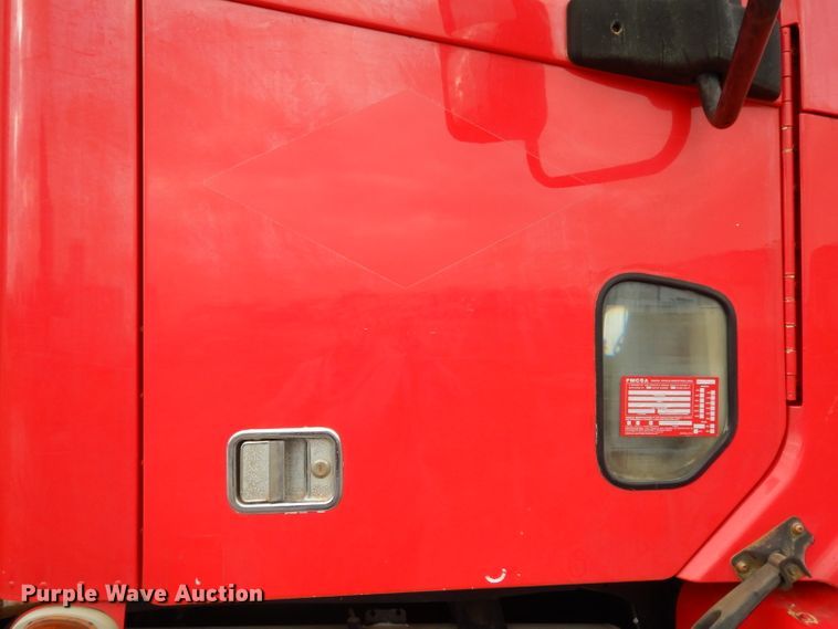 image for item DE4315 2006 Freightliner Columbia semi truck