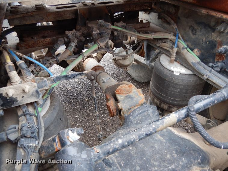 image for item DE4315 2006 Freightliner Columbia semi truck