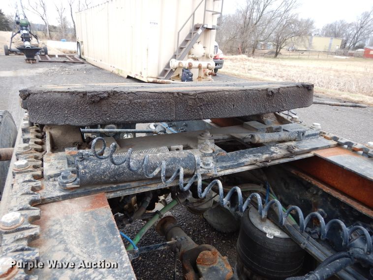 image for item DE4315 2006 Freightliner Columbia semi truck