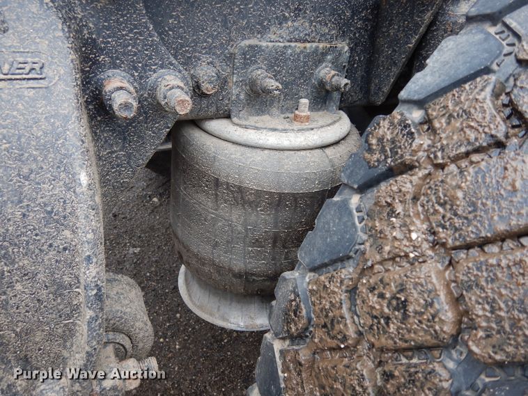 image for item DE4315 2006 Freightliner Columbia semi truck