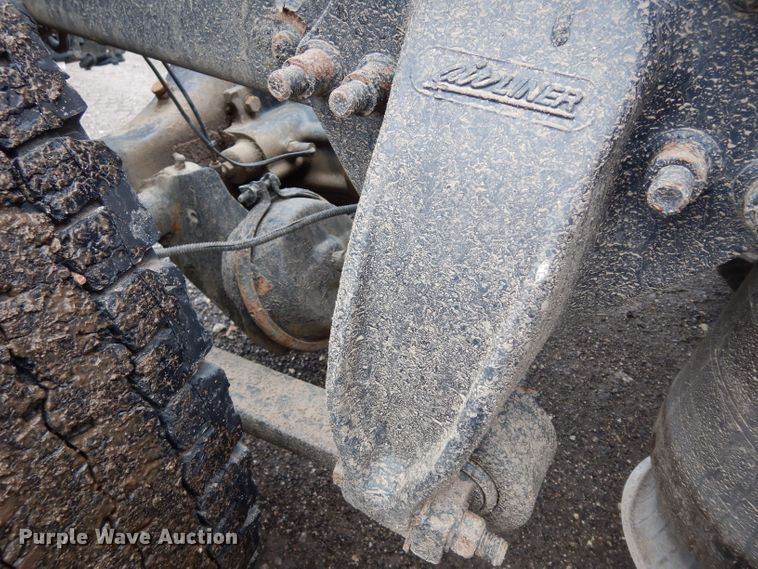 image for item DE4315 2006 Freightliner Columbia semi truck