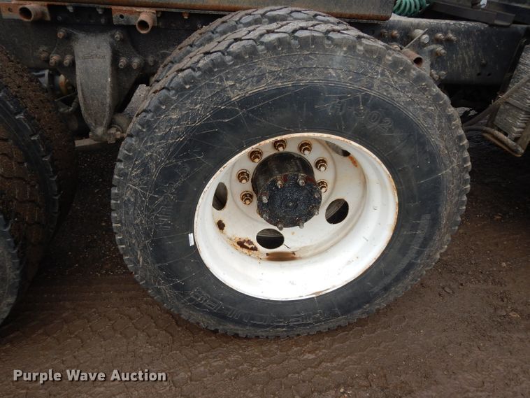 image for item DE4315 2006 Freightliner Columbia semi truck