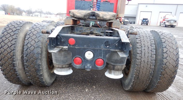 image for item DE4315 2006 Freightliner Columbia semi truck