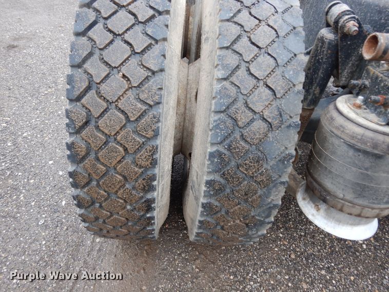 image for item DE4315 2006 Freightliner Columbia semi truck