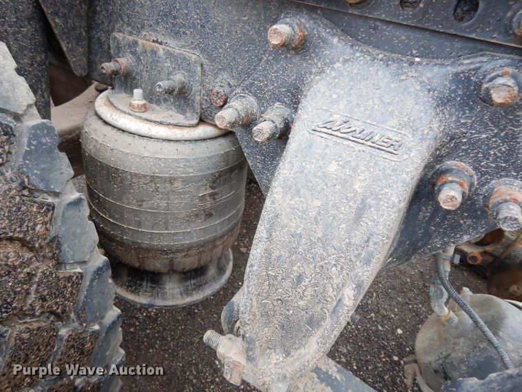 image for item DE4315 2006 Freightliner Columbia semi truck