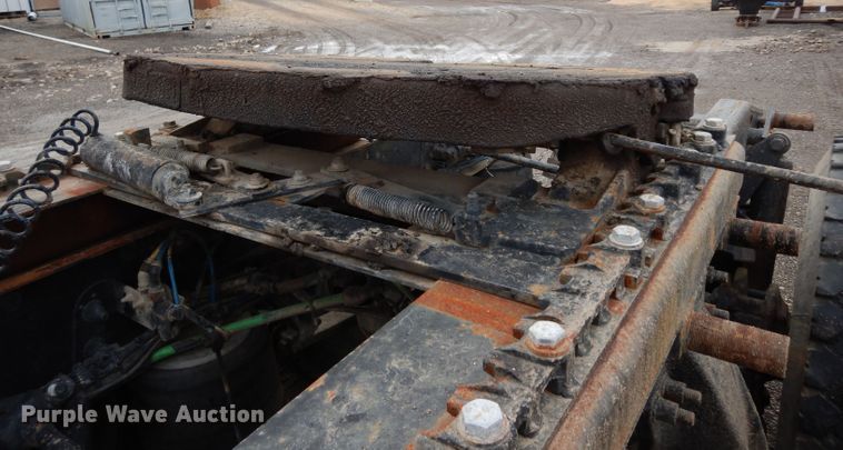 image for item DE4315 2006 Freightliner Columbia semi truck